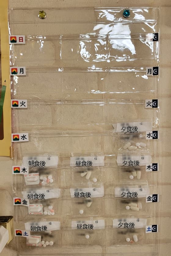 手作りステッカーでお薬カレンダー完成